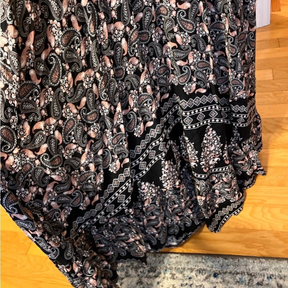 Chic Black and White Maxi Dress - Picture 5 of 5